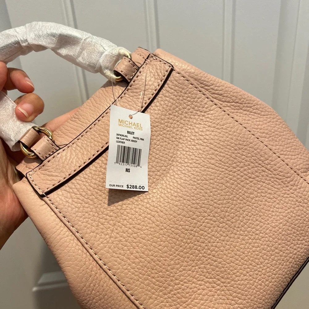 Michael Kors Riley Small Flap Drawstring Crossbody - Picture 5 of 6